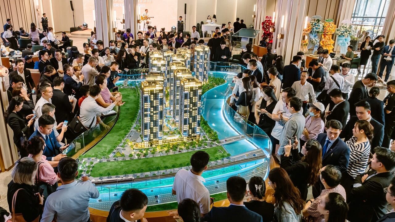 hình khai trương nhà mẫu (Sales Gallery) The Privé 17-05-2025